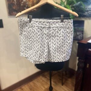 J. Crew “city fit” shorts size 4 in GUC